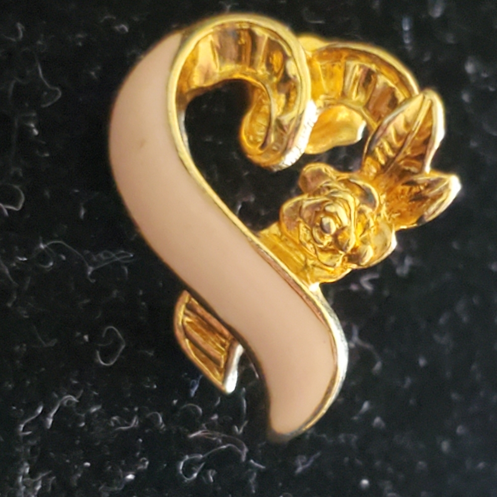 Avon goldtone and pink heart shaped earring for breast cancer awareness